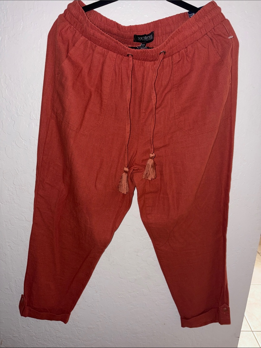 Sound/style Women's Rust Drawstring Capris